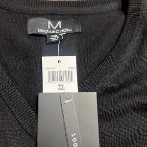 Magaschoni Men's V-Neck Sweater in Black